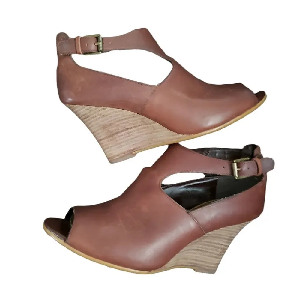Lauren Ralph Lauren Hannie Wedge Pump Size 5B